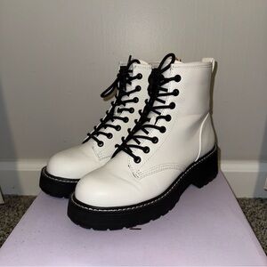 Madden Girl Womens Carra Faux Leather Lug Sole Ankle Boots